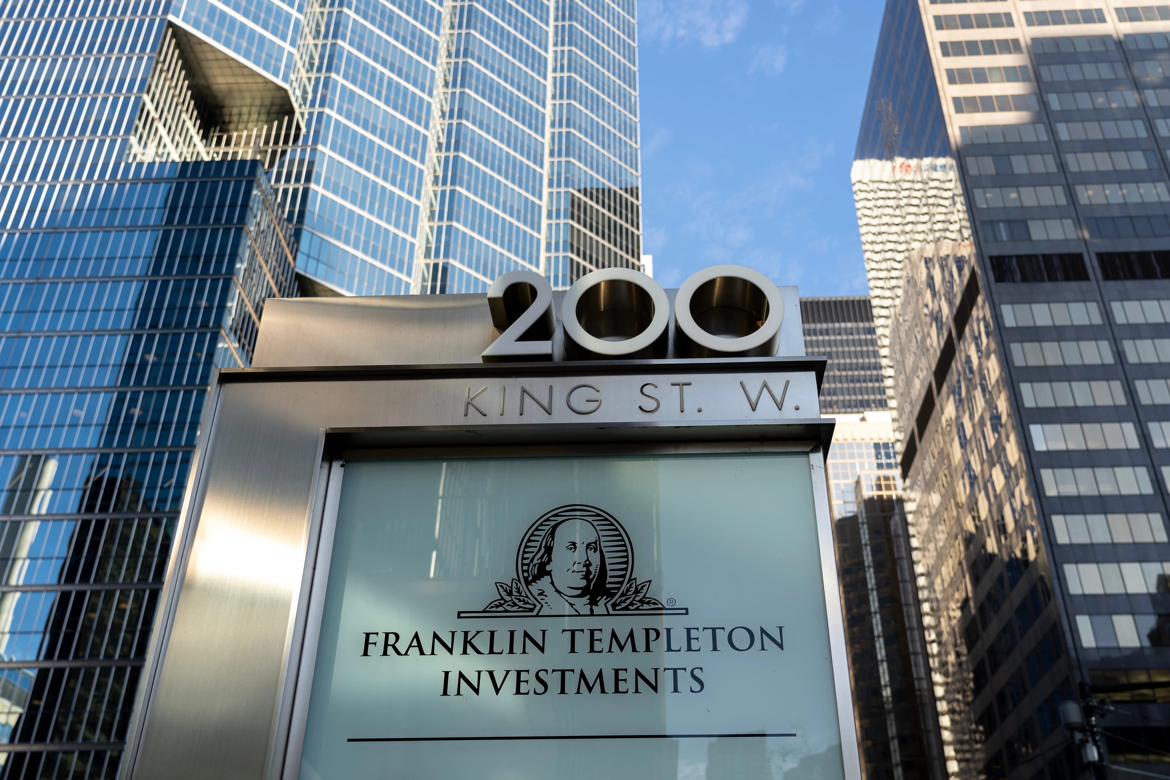 Toronto,,Canada-november,9,,2020:,Sign,For,Franklin,Templeton,Investments,Corp.
