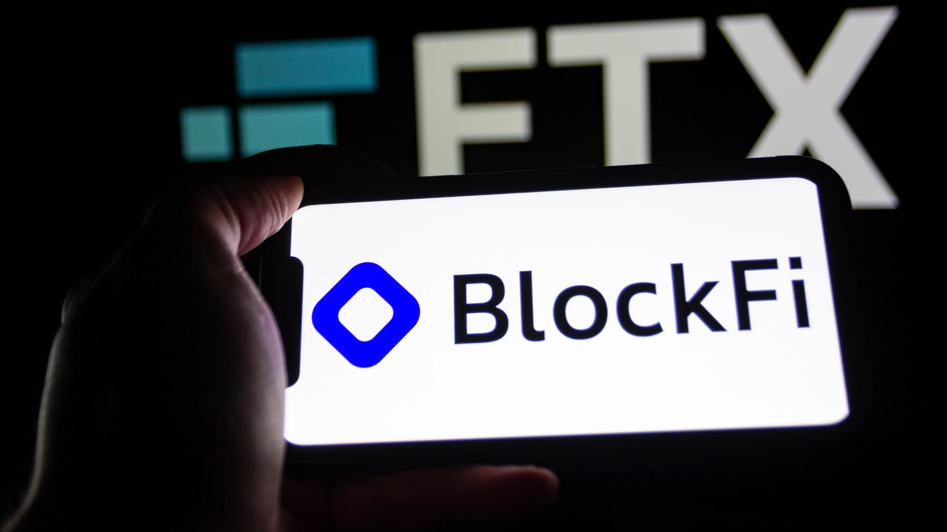 Munich,,Germany;,29,November,2022:,A,Man,Holds,An,Iphone