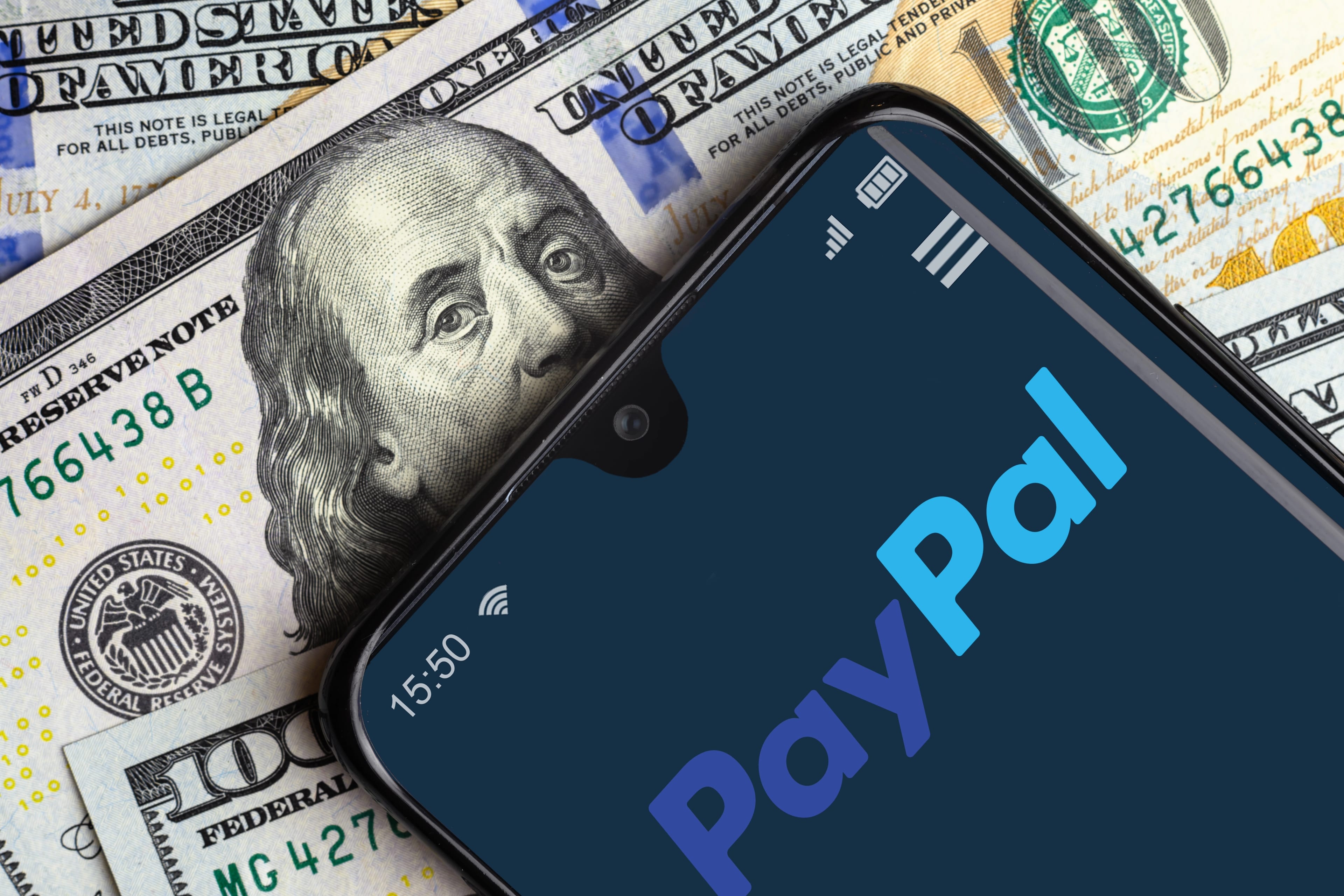 Paypal,Logo,On,Smartphone,Screen,And,Dollar,Bills,,Digital,App