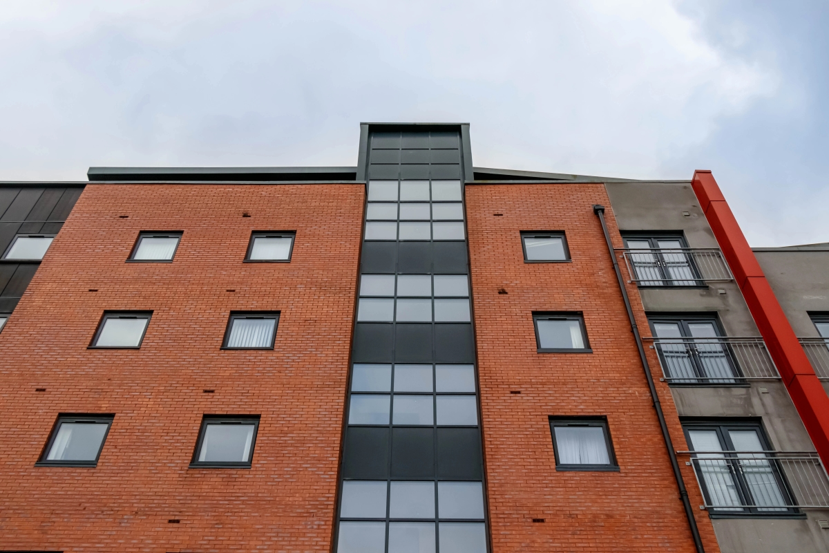 USDR stablecoin backed by real estate collapses amid run on reserves